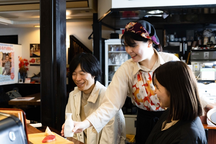 仕事について語る桐島萌さん