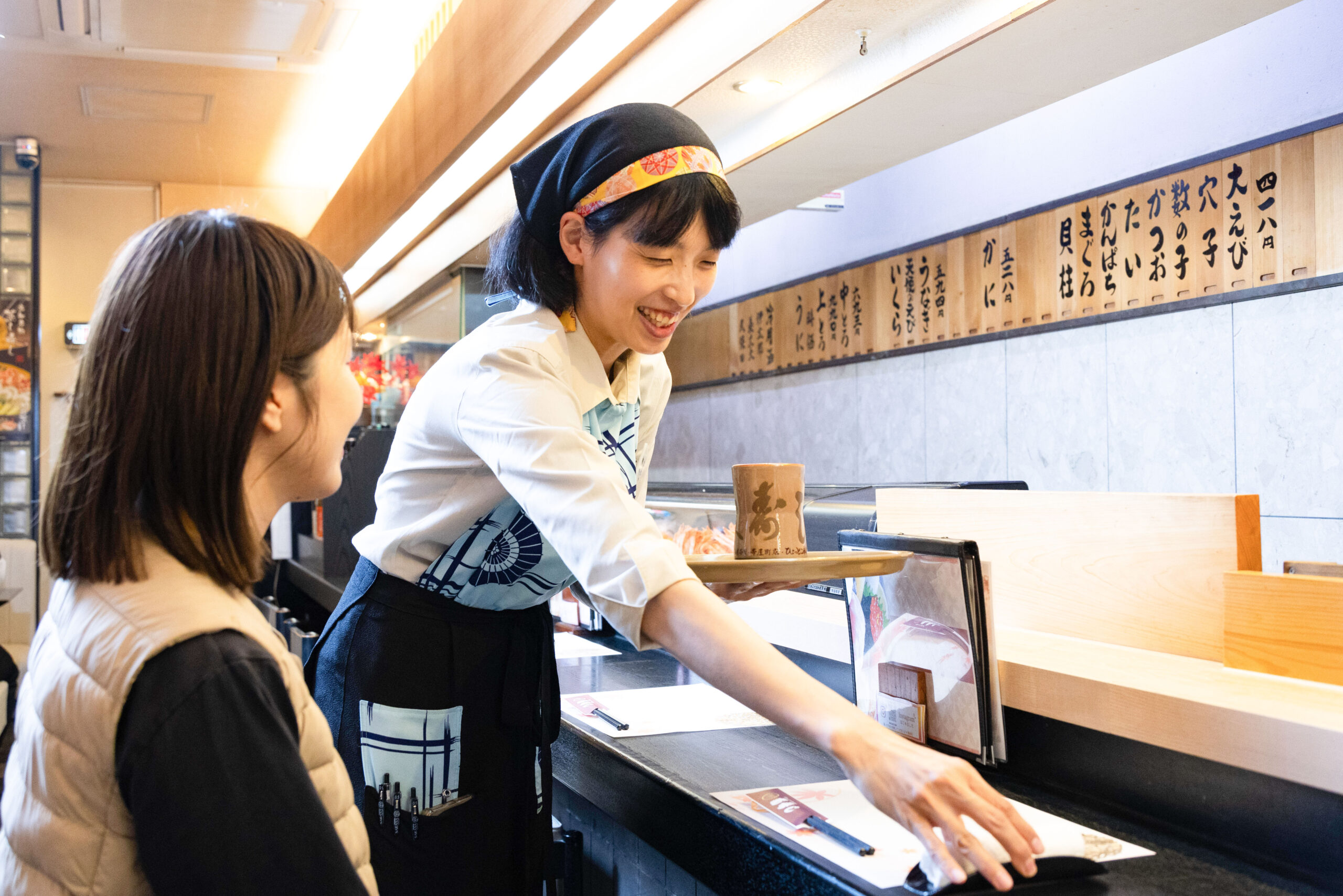 【パート　接客／本店主要スタッフ】ホール・レジの接客業務　おもてなしの心で・・・