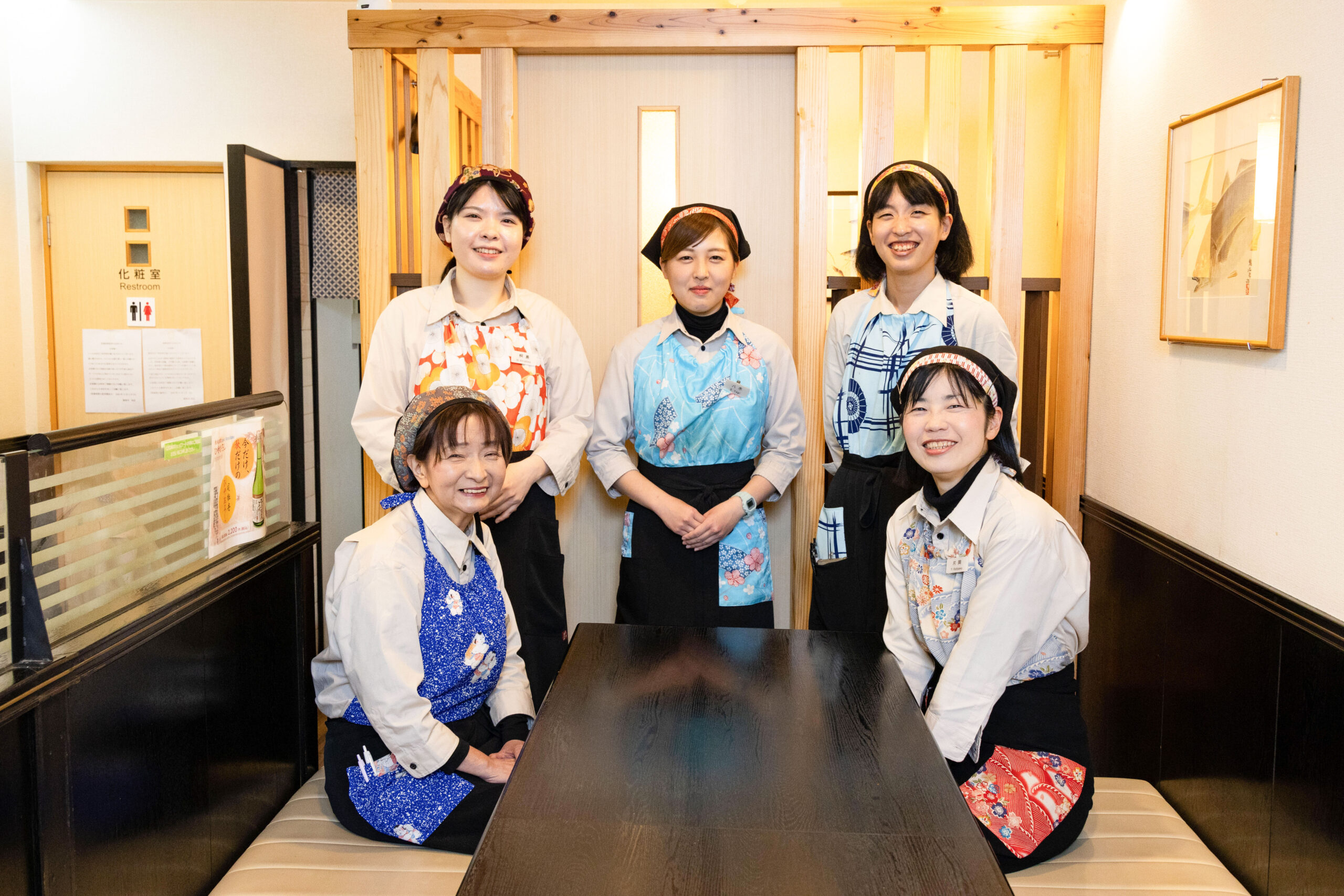 【社員　接客／本店主要スタッフ】ホール・レジの接客業務　おもてなしの心で・・・